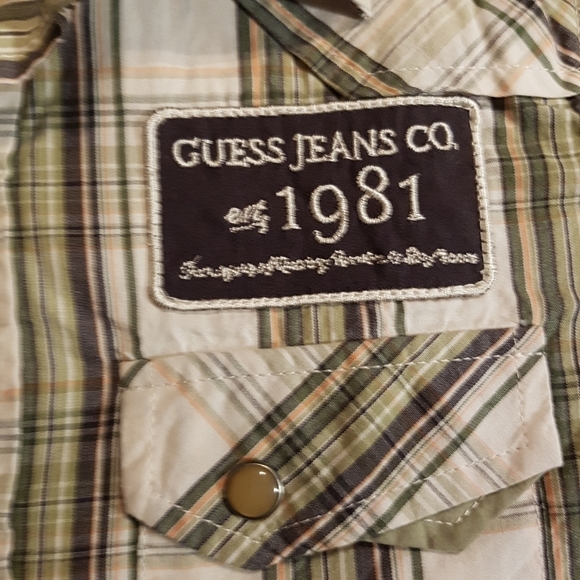 Guess boys size 8/10 plaid snap closure short sleeve shirt, 2 pockets, EUC - Picture 3 of 4